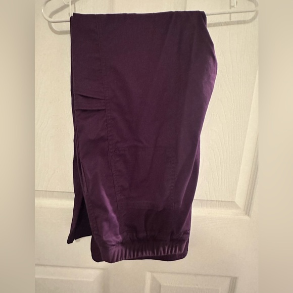 Cherokee scrubs - Picture 3 of 5